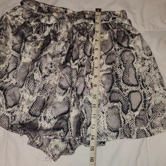 She and sky medium women's snakeskin print shorts with tie waist - Picture 5 of 9